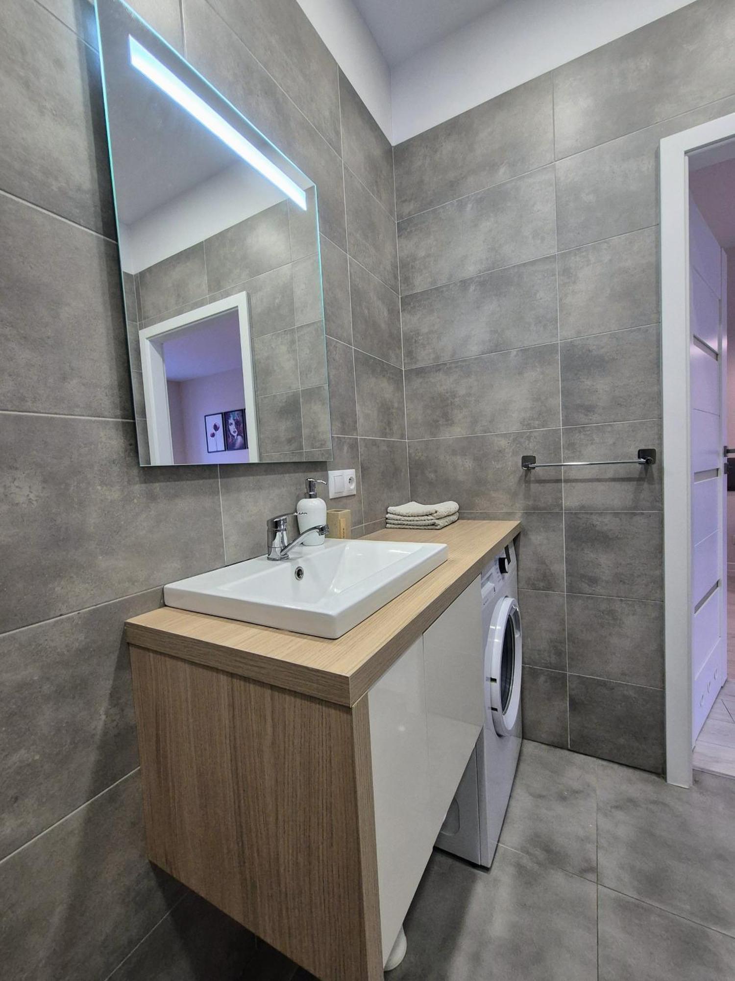 Charming Apartment In The City Centre, Lodz Екстериор снимка